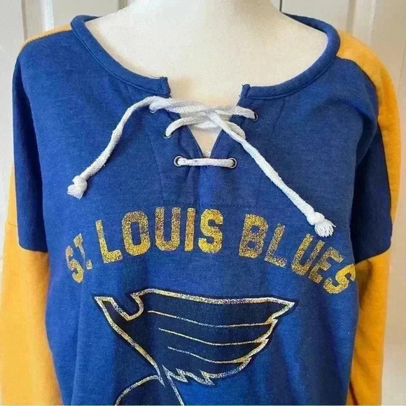 NHL St. Louis Blues hockey thin sweatshirt women's size medium 8/10 in EUC - Picture 4 of 10